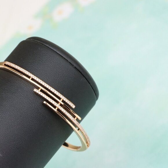 Elegant Rose Gold Bangle with Dual Layered CZ Bar Design, XPBL0594 - Picture 7 of 12